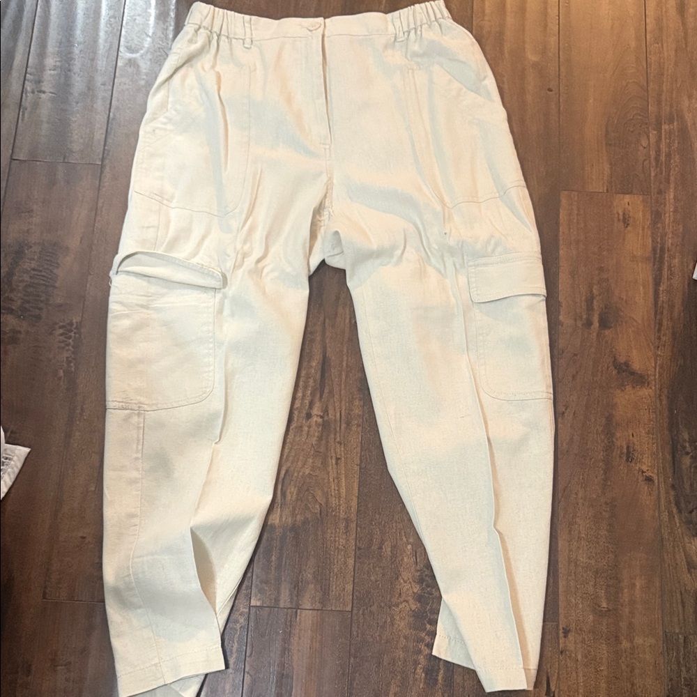 Max studio women’s  linen Cream Cargo Pants elastic wait